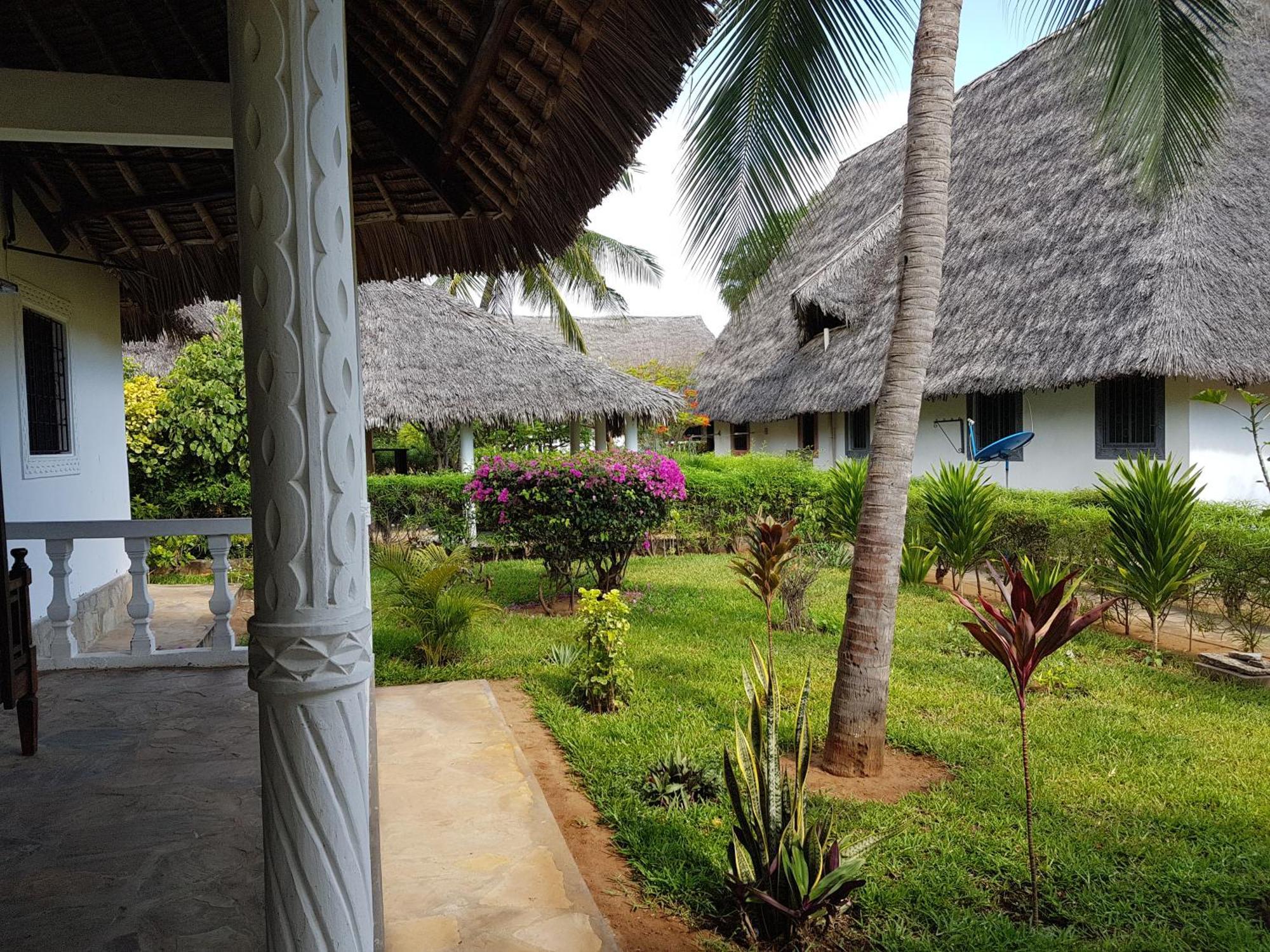 Karibuni Jeds Villas 85 & 86 Mambrui ภายนอก รูปภาพ