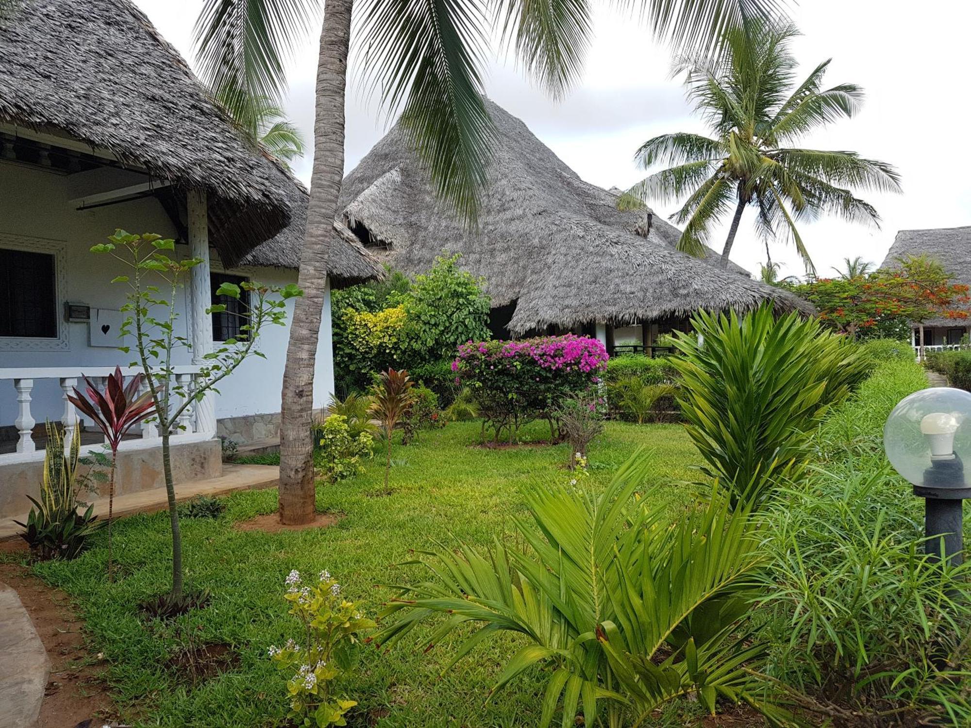Karibuni Jeds Villas 85 & 86 Mambrui ภายนอก รูปภาพ