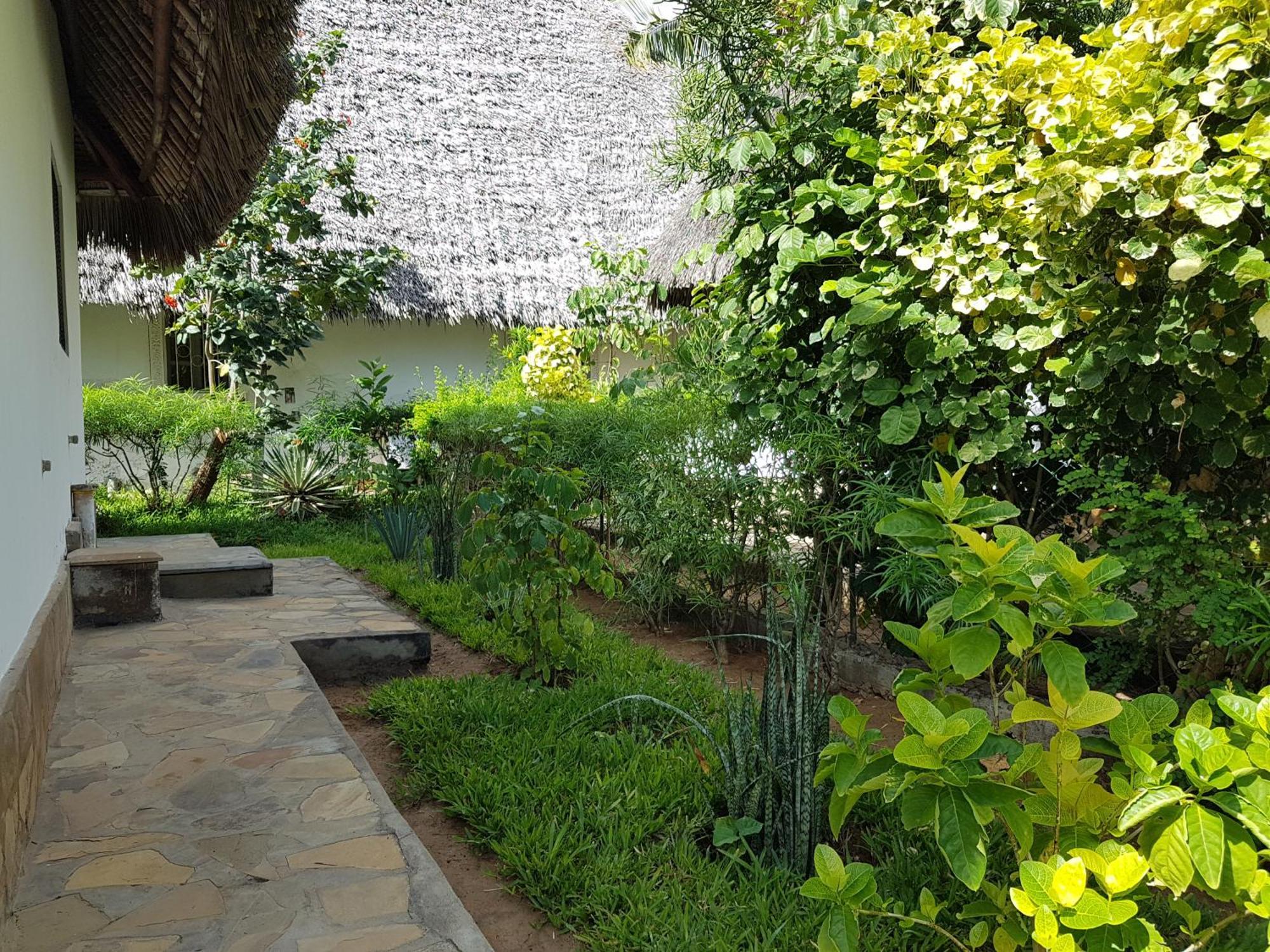 Karibuni Jeds Villas 85 & 86 Mambrui ภายนอก รูปภาพ